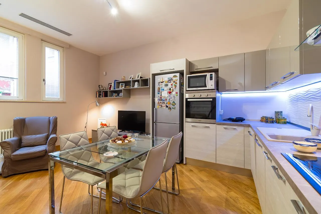 Appartamento Elegant Flat At Municipio By Napoliapartments